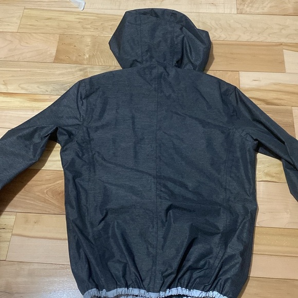 Classic K-way packable/reversible Windbreaker with reflective edges - Picture 6 of 17